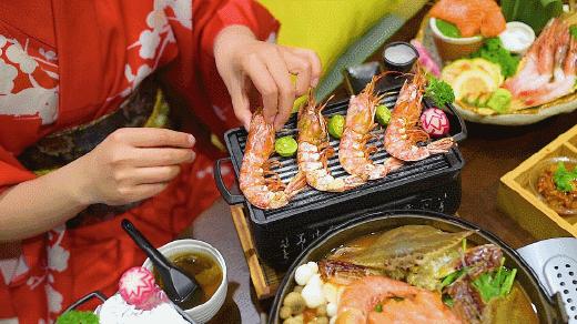 徐州张柏芝一秒到日本？其实正在吃日料，和服免费穿，过足cos瘾