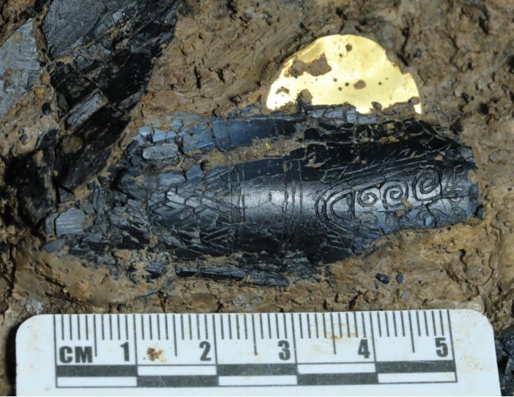 三星堆带金面具的铜人,三星堆铜人像面具