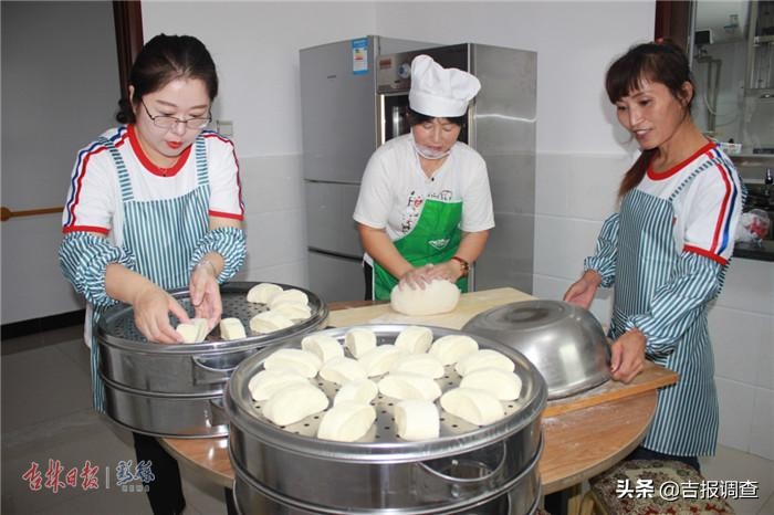 安图县九龙社区开办延边州首家“康养老年餐厅”