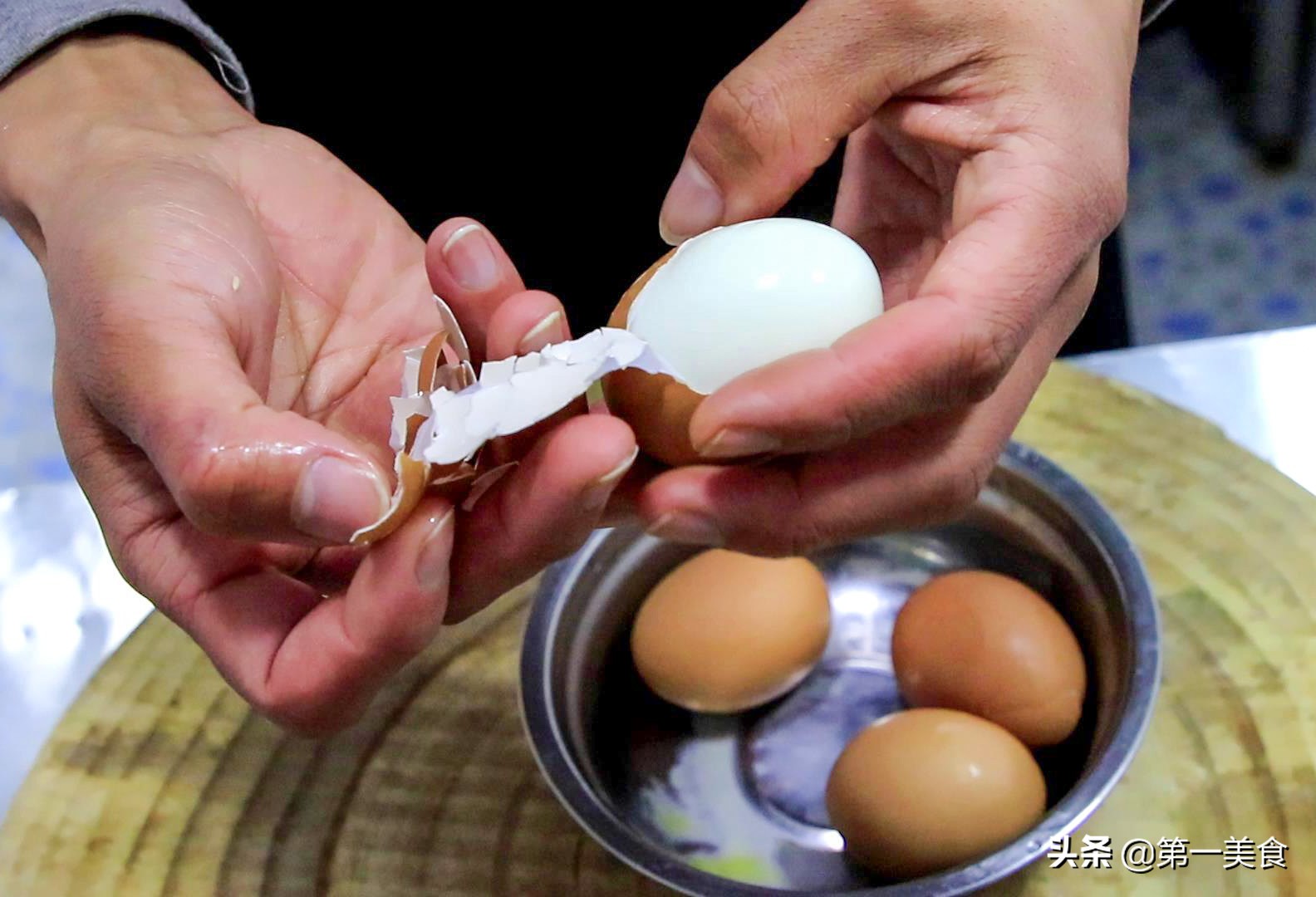 狮子头怎么做才松软又好吃,红烧狮子头为什么加鸡蛋