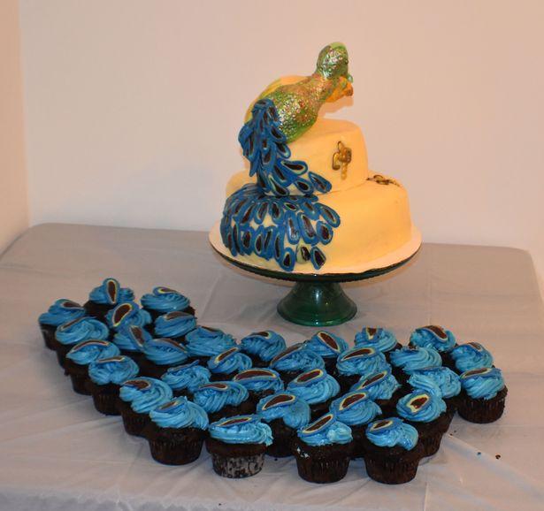 美新娘重金定做孔雀蛋糕，婚礼变“死鸡”，设计师救场弄掉鸡头
