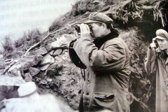 25岁小参谋第一次见到彭德怀就得一绰号，40年后成军委副主席