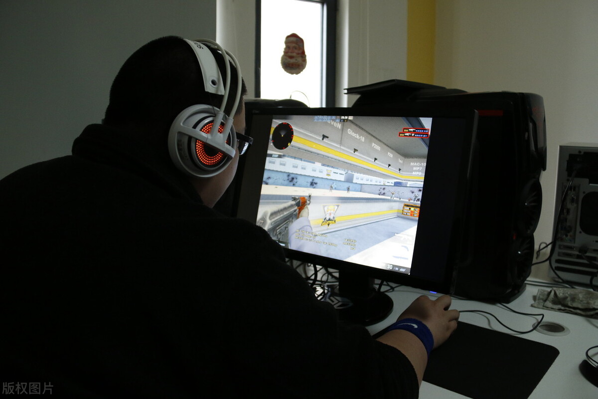 男朋友打游戏喜欢大喊大叫怎么办,男生打游戏为什么会被骂