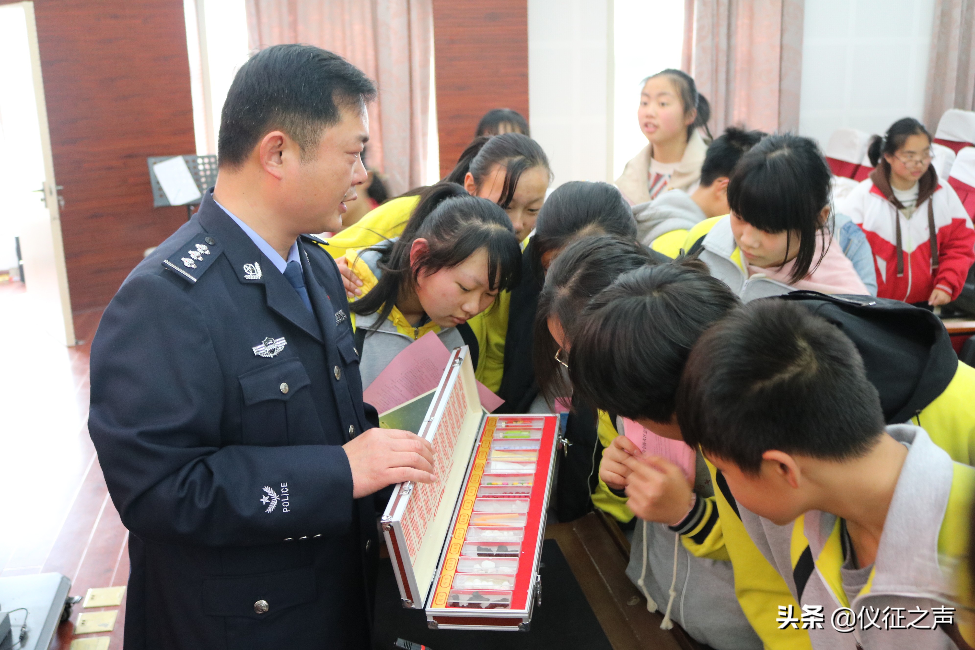 派出所深入学校开展法制进校园,学校法制教育进校园