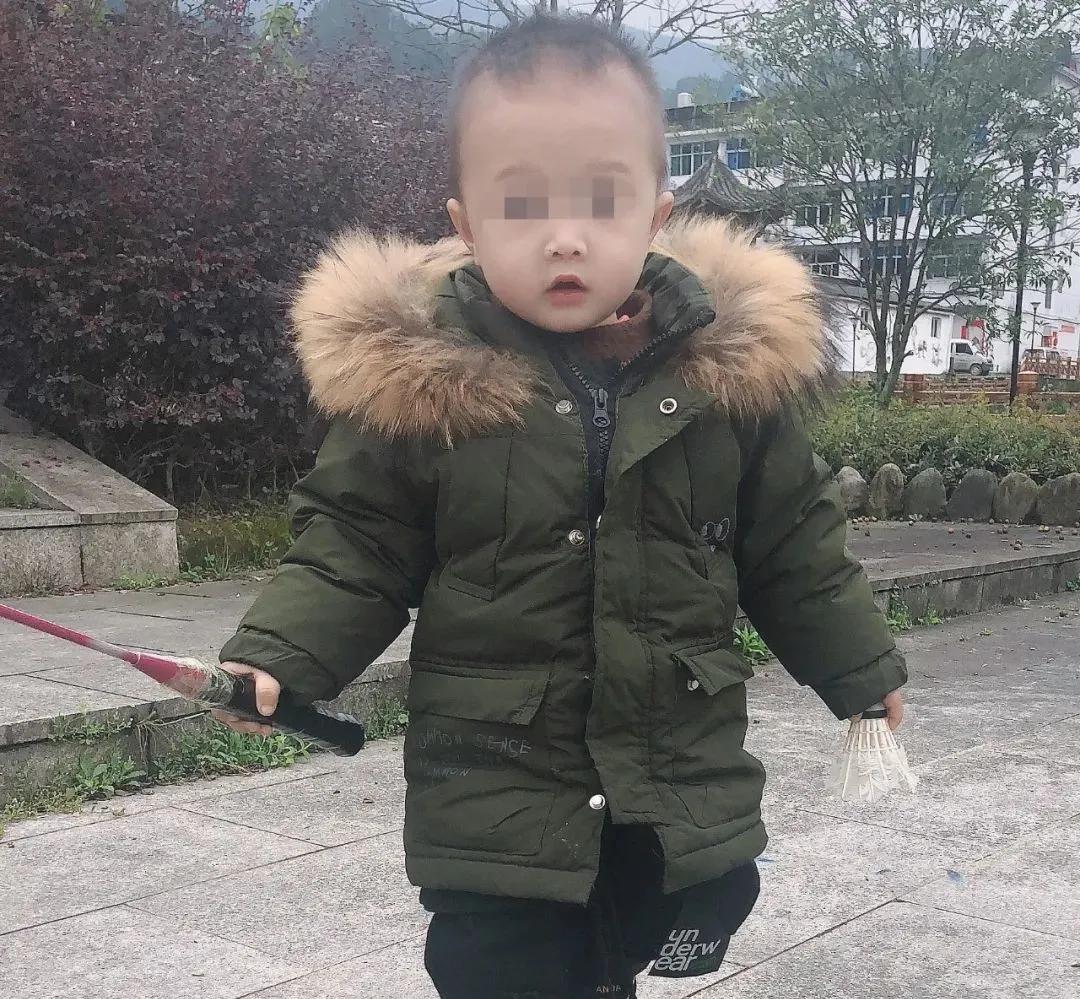 七个月的宝宝大面积烫伤警察帮助,小孩被火锅烫伤后怎么处理