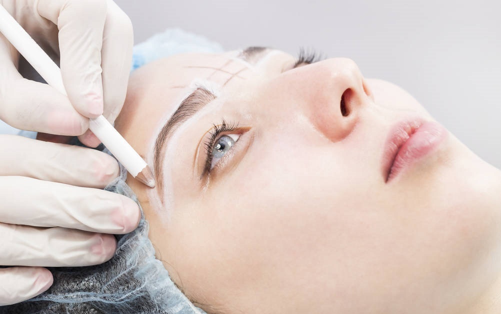 女人千万不要轻易整容,纹眉盲目跟风