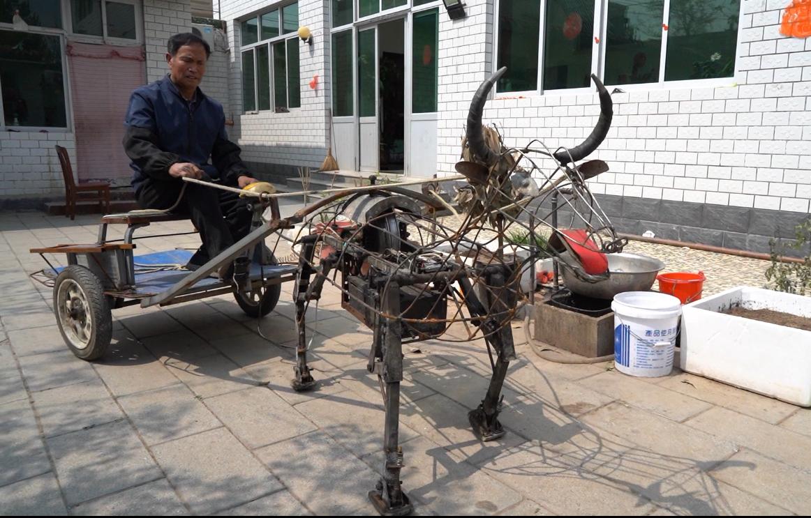 河北这位修车师傅火了！发明出机械牛车，网友直呼：这个的确很牛