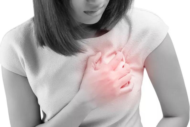 哺乳期乳房内长了一片小疙瘩,喂奶发现乳房有一个滚动的疙瘩