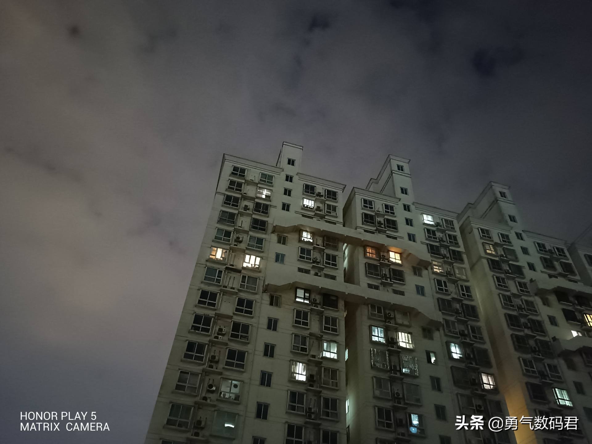 荣耀play5支持120w快充吗,轻薄快充5g手机