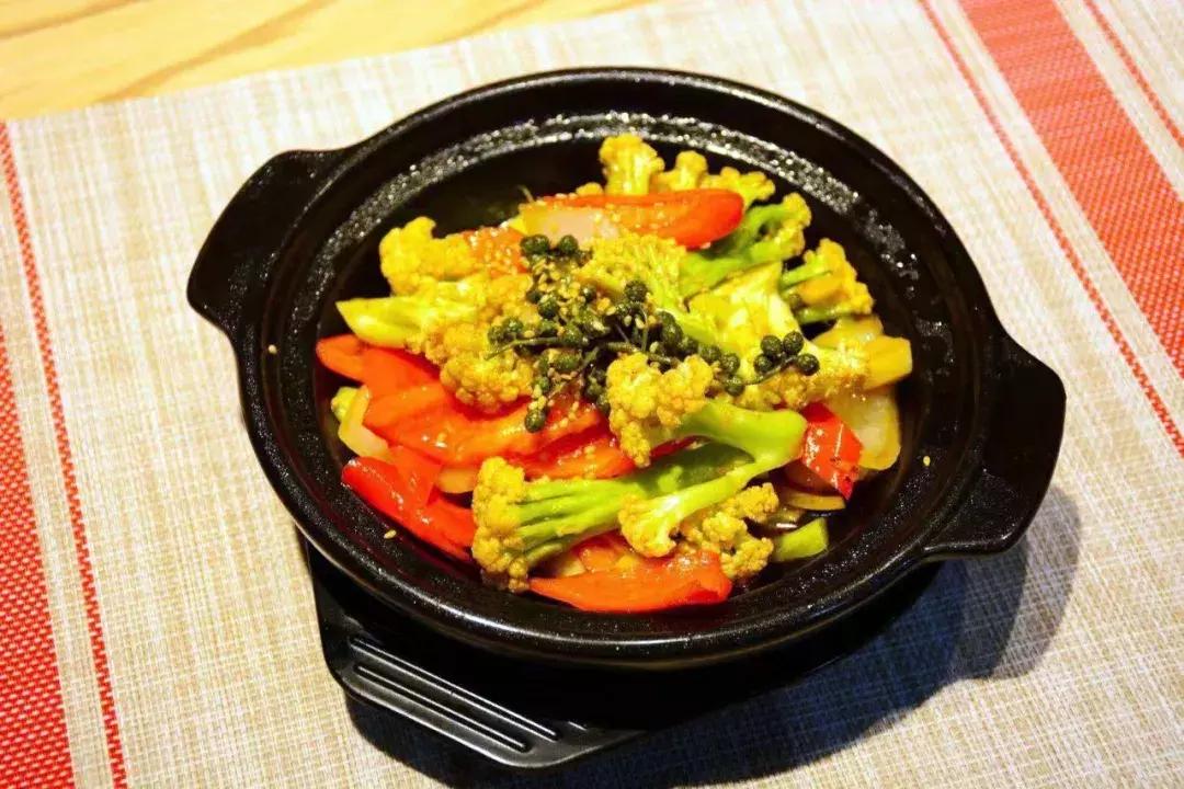 门头沟烧饼夹肘子石门营,门头沟特色小吃烧饼夹肘子