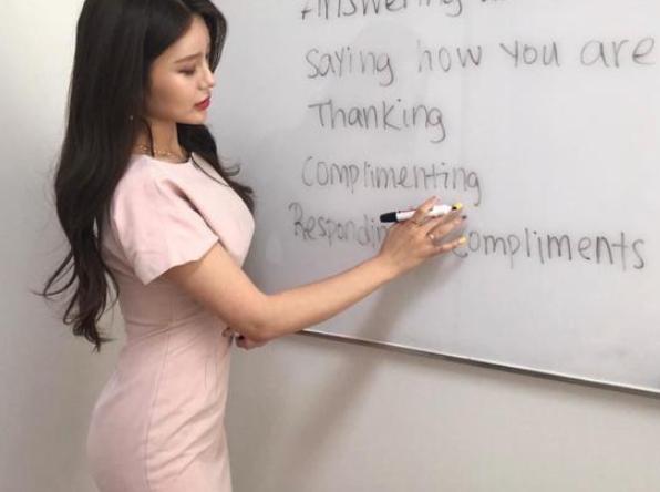 为什么大学里的英语课，多数是年轻漂亮的女老师？男老师去哪了