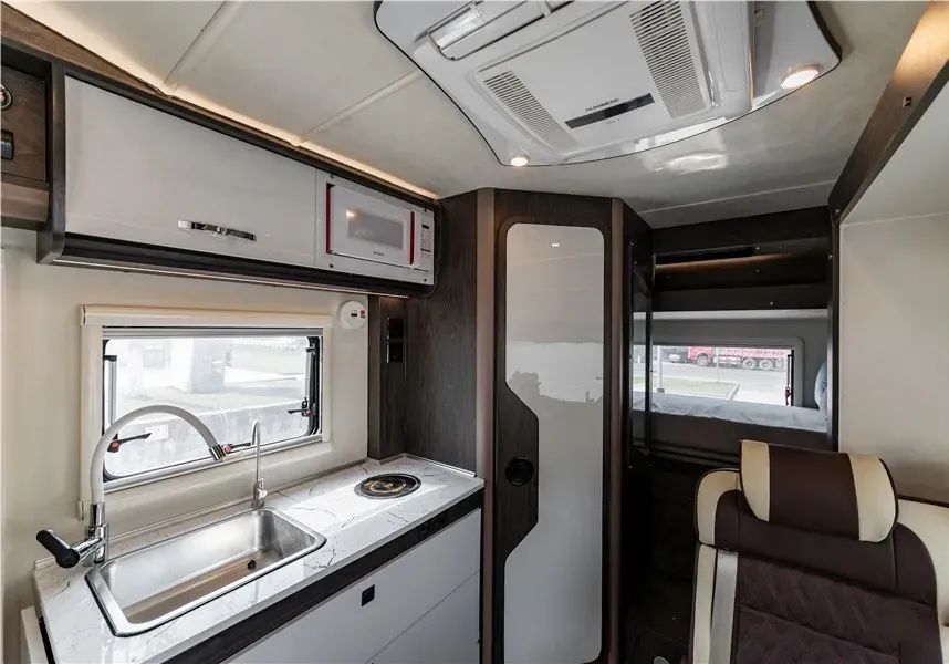 凤凰上途C1双拓旗舰版可住6人的“蓝精灵”48V20度电水电高配