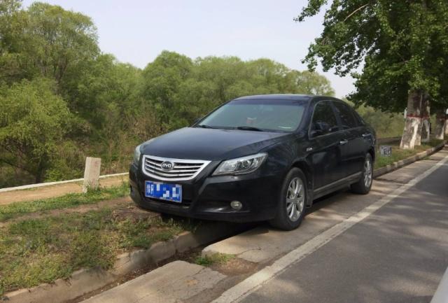 没有停车位，又不想吃罚单该咋办？老司机教你用这招，车友：实用