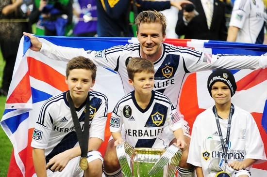 小贝一家三口,小贝一家人视频