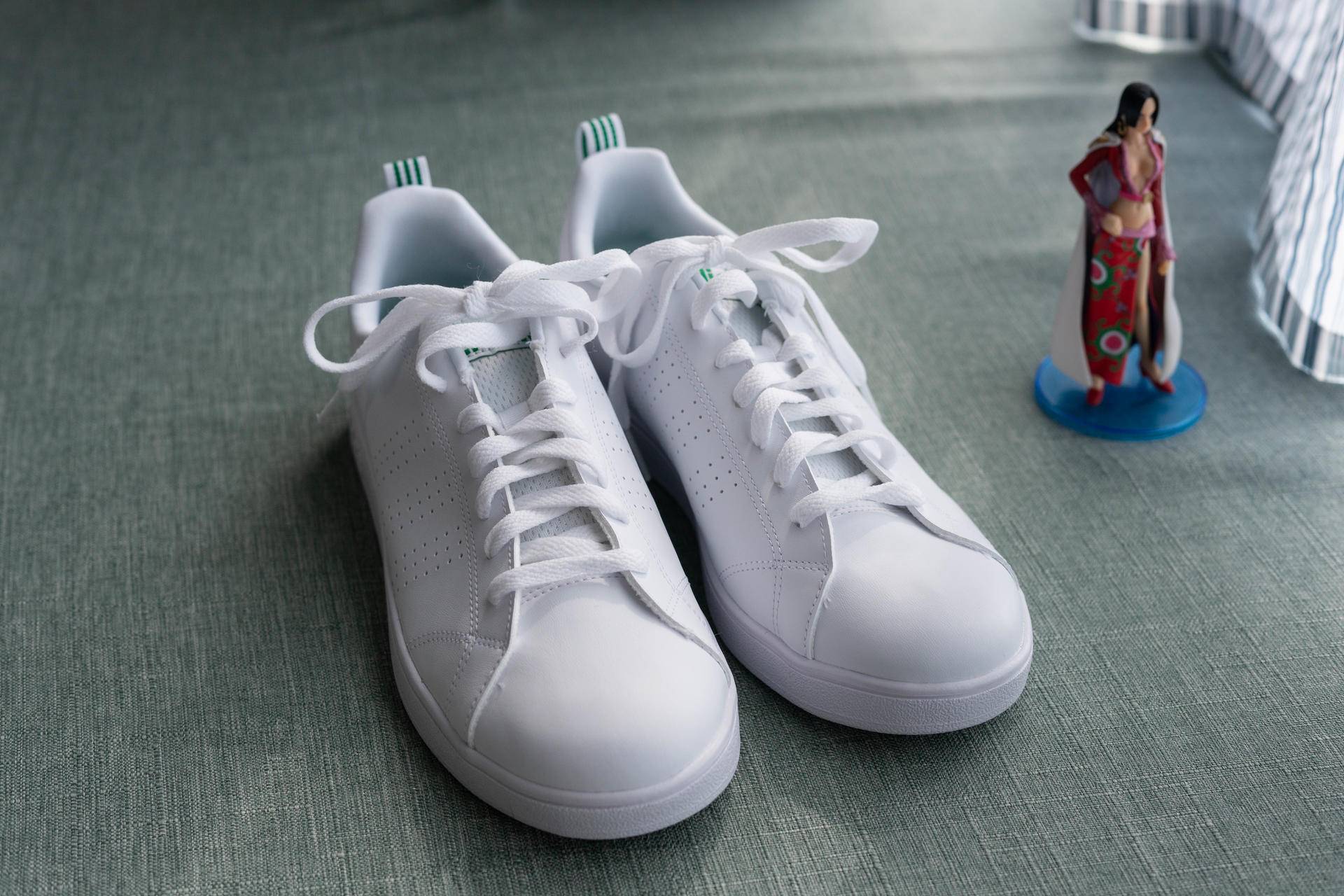 阿迪和耐克小白鞋哪个好,阿迪达斯和小白