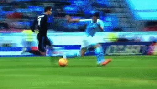 球王假装老人踢足球,内马尔假摔和c罗假摔哪个多