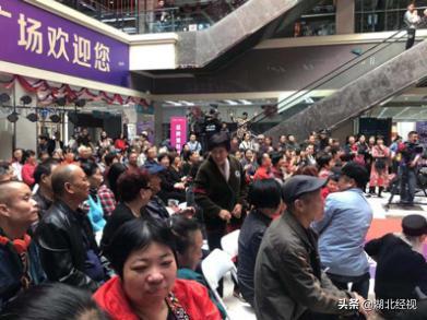 武汉人自己的狂欢！数千人齐聚汉口北海宁皮革品牌广场畅玩“嗨皮大团购”