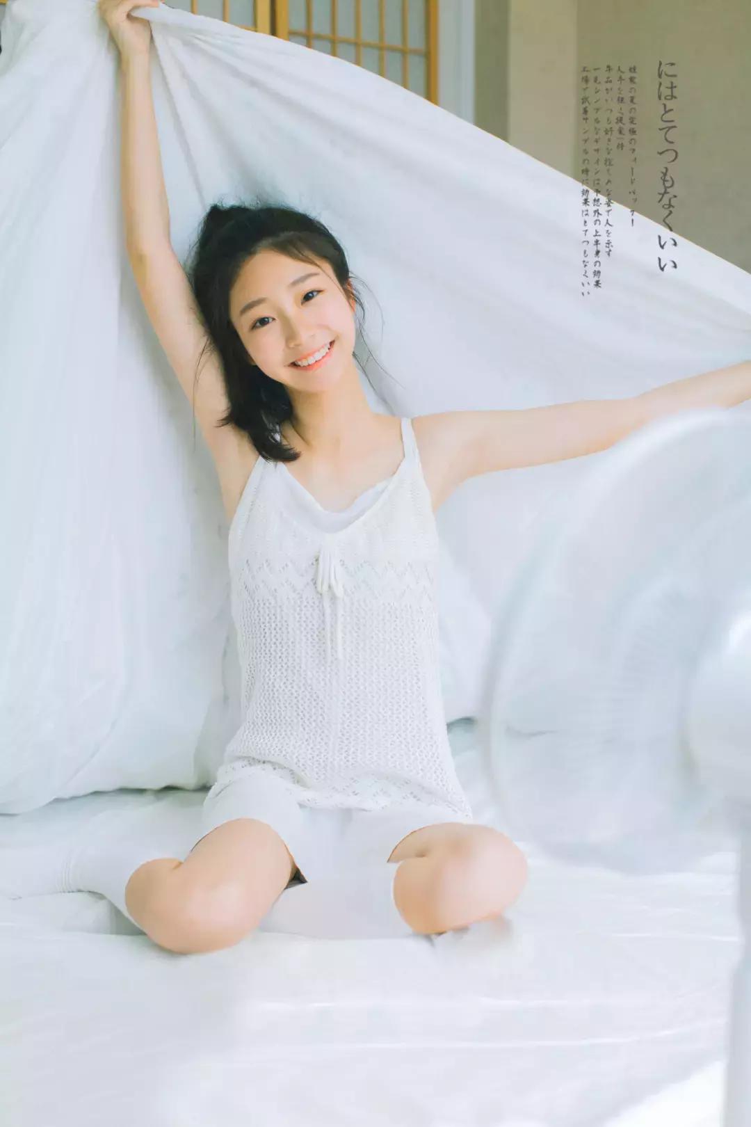 如何居家拍出自然写真照 (在家自己怎么拍出好看的照片写真)