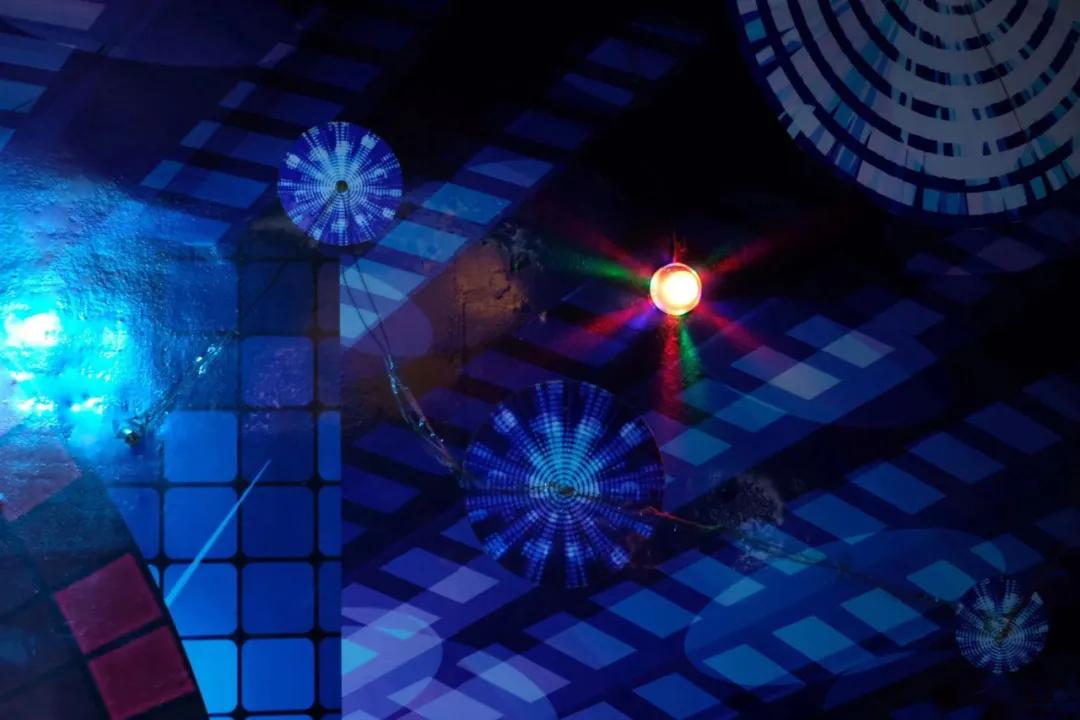 父母约会时，玩得比你野多了