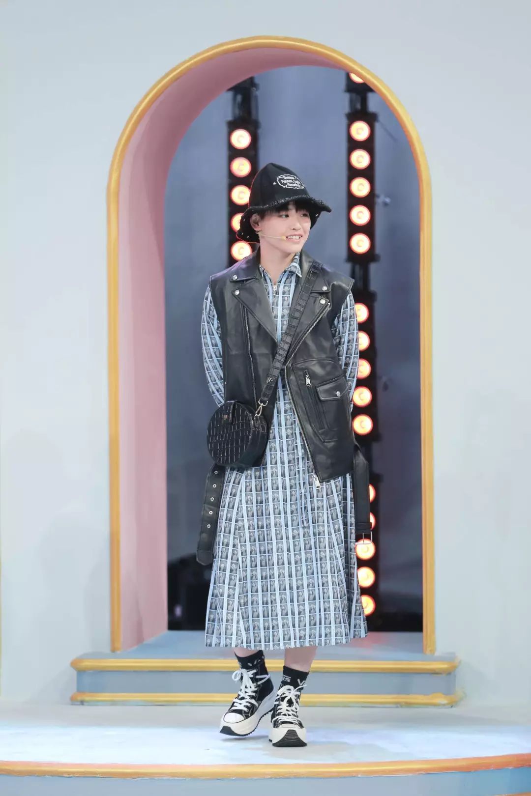 杨颖跟范丞丞同框的照片,杨颖和范丞丞摆pose