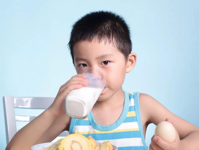 这五种奶不能给孩子喝原视频,这五种奶不能给孩子