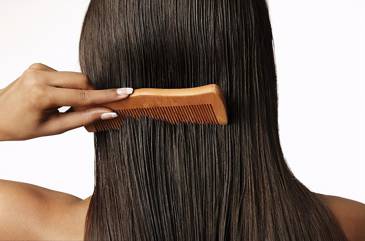 发梢分叉如何护理,发梢分叉处断裂怎么修复