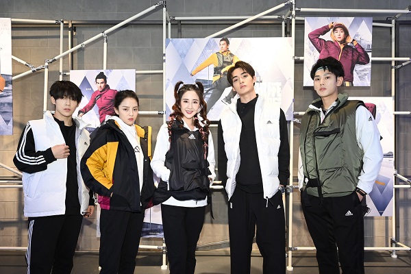 阿迪达斯ozweego春季新款,阿迪达斯新品来袭