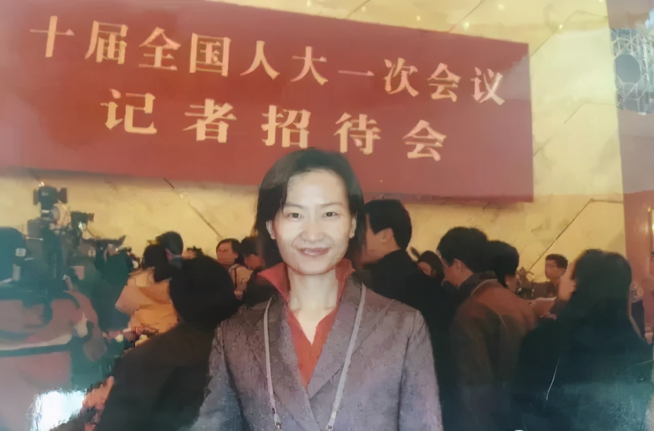 白岩松老婆是镇江哪里人,白岩松镇江