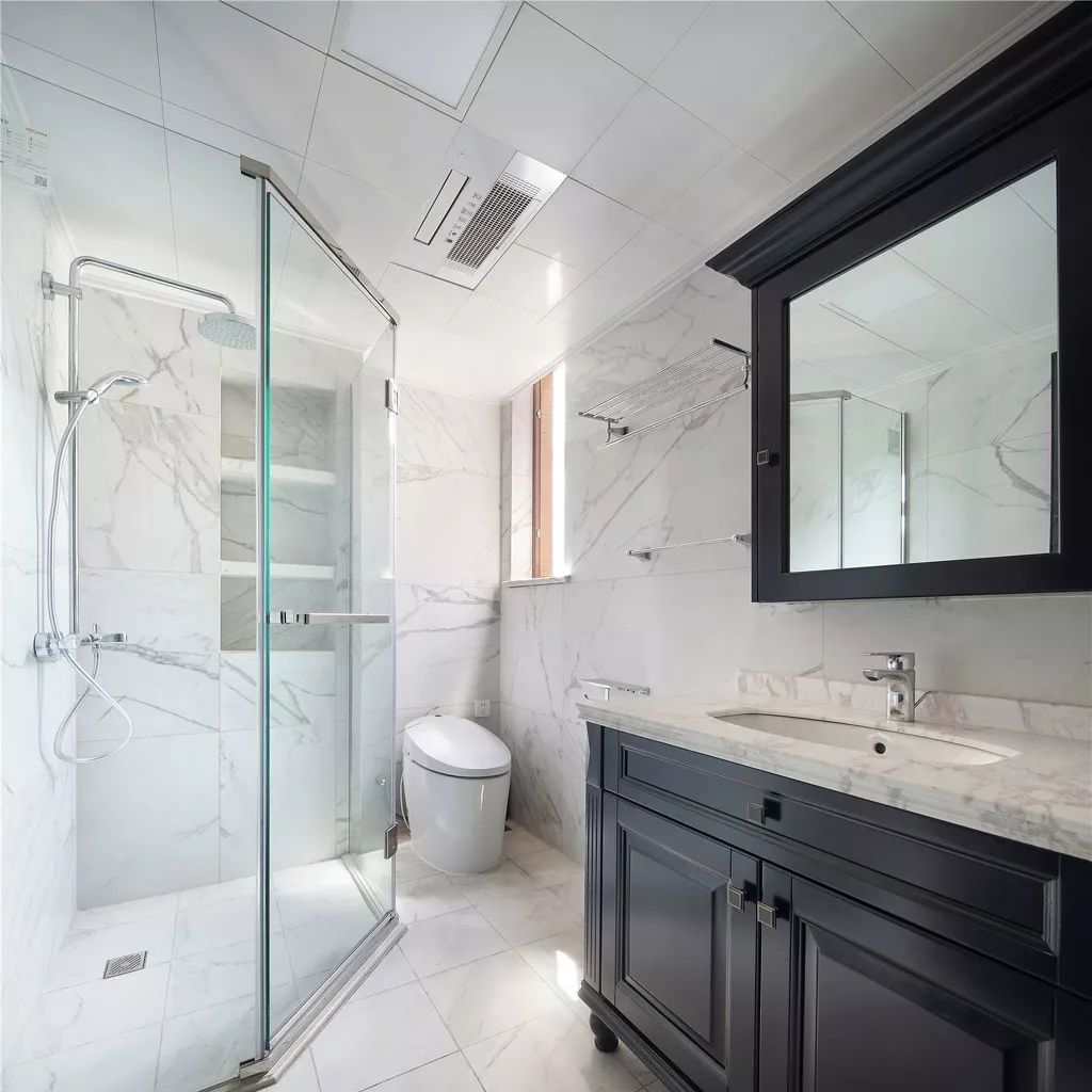 卫生间圆镜子加镜柜效果图,卫生间智能镜柜一体选哪种