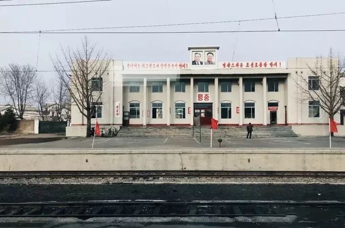 坐哪些火车可以出国看风景又好玩,太原人可以去北京旅游吗