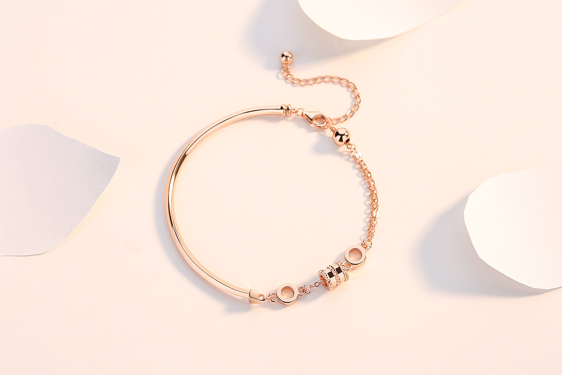 晶莹剔透的手链好看又时尚,低调而不失奢华的手链