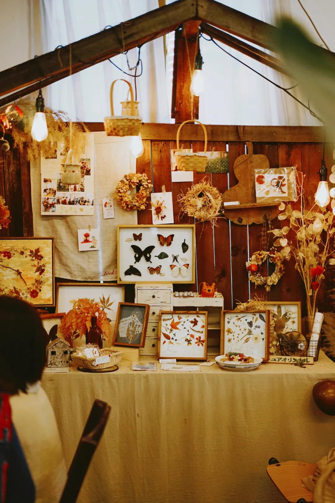 成都两个小姑娘开的老房子花艺杂货铺，外地游客不远千里专程打卡