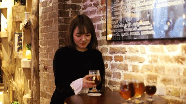 外国人喝中国精酿,泥煤味精酿