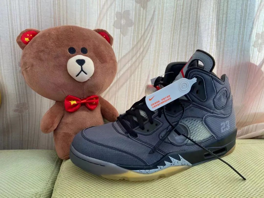 涨见识了!原来很多开宝马的都有一面鞋墙,穿的球鞋不上千就上万