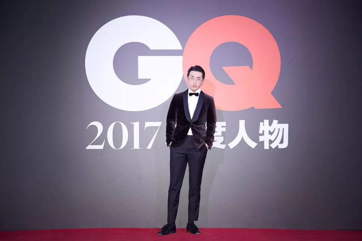 白客紫色果然有韵味,白客变成颜值明星