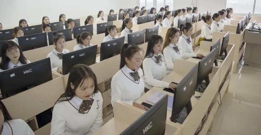 四川汽车职业技术学院招生办电话,四川汽车职业技术学院报名入口