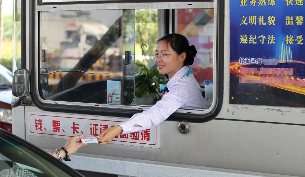 高速收费员的工资怎么只降不涨,高速收费员为什么坚持不下去
