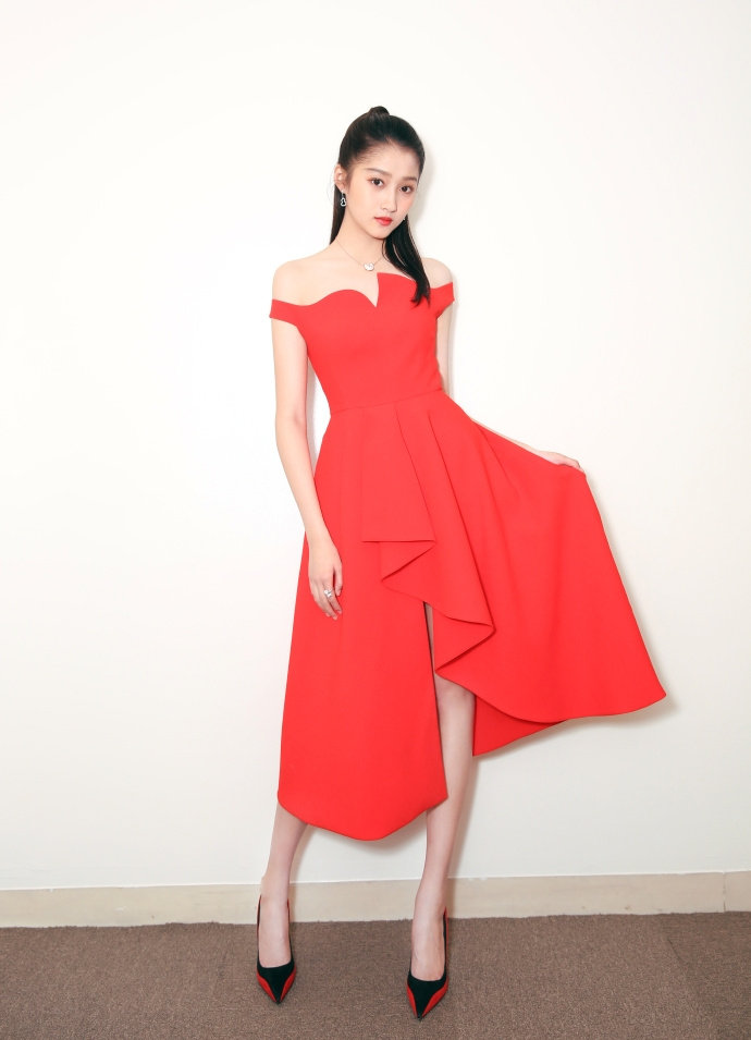 44岁的林志玲才是时髦本人,44岁林志玲大秀身材