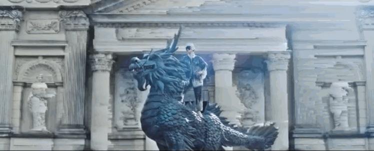 李宇春穿搭又酷又野宛若黑天鹅,李宇春早期上造型改造节目