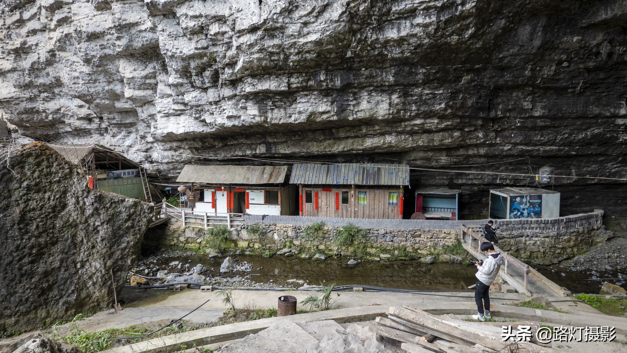 贵州一户人家隐居山洞已经300多年,贵州一山洞隐居16年的60岁老人