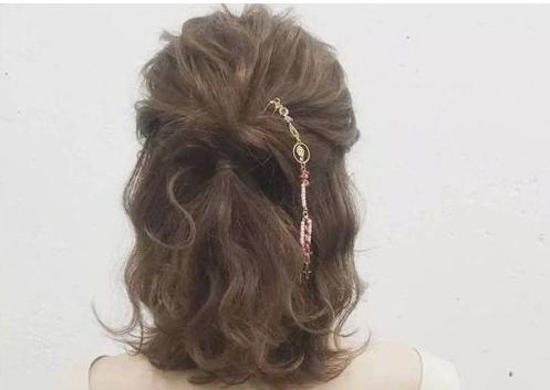 短发利落无刘海扎发,短发尴尬期半扎发