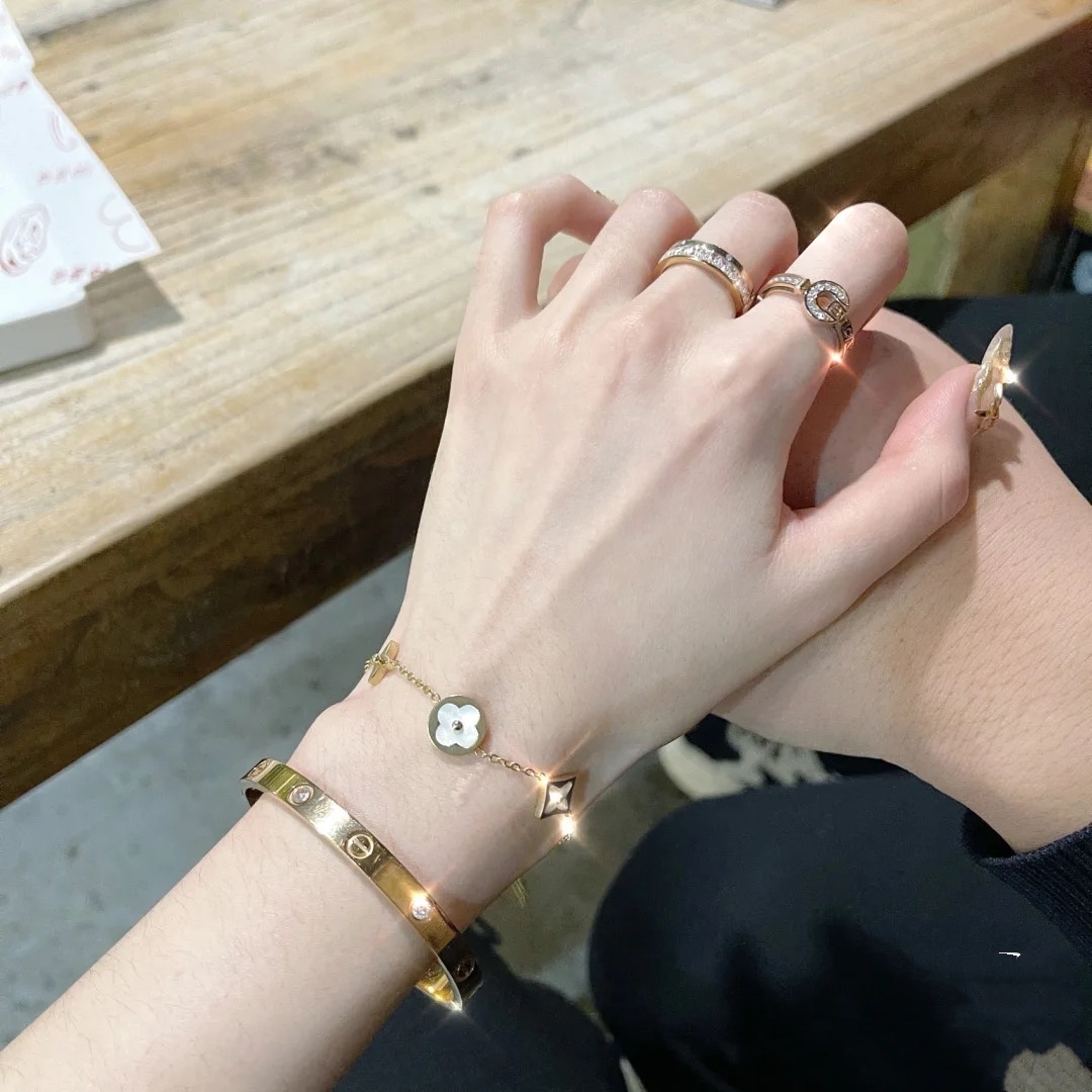 宝格丽戒指如何鉴定真假,宝格丽慈善款戒指鉴定