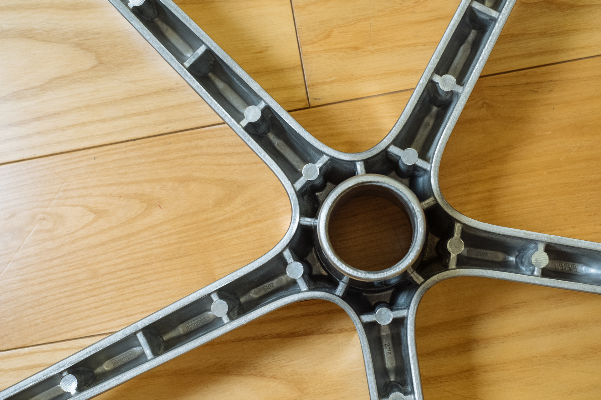 冈村电脑椅测评,冈村contessa一代和二代