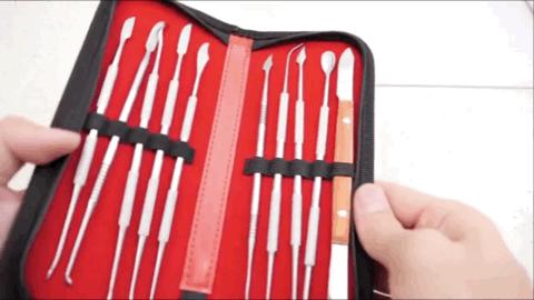 日本小哥用攒了一年的「指甲」给女友做了个钻戒？网友：妈呀变态