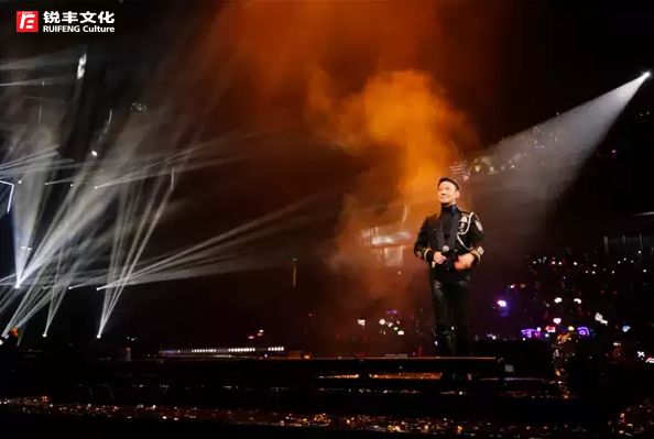 这场跨年演唱会,找融融要票!