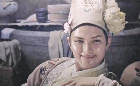 刚涂粉底液就发黄,刚涂粉底液就斑驳