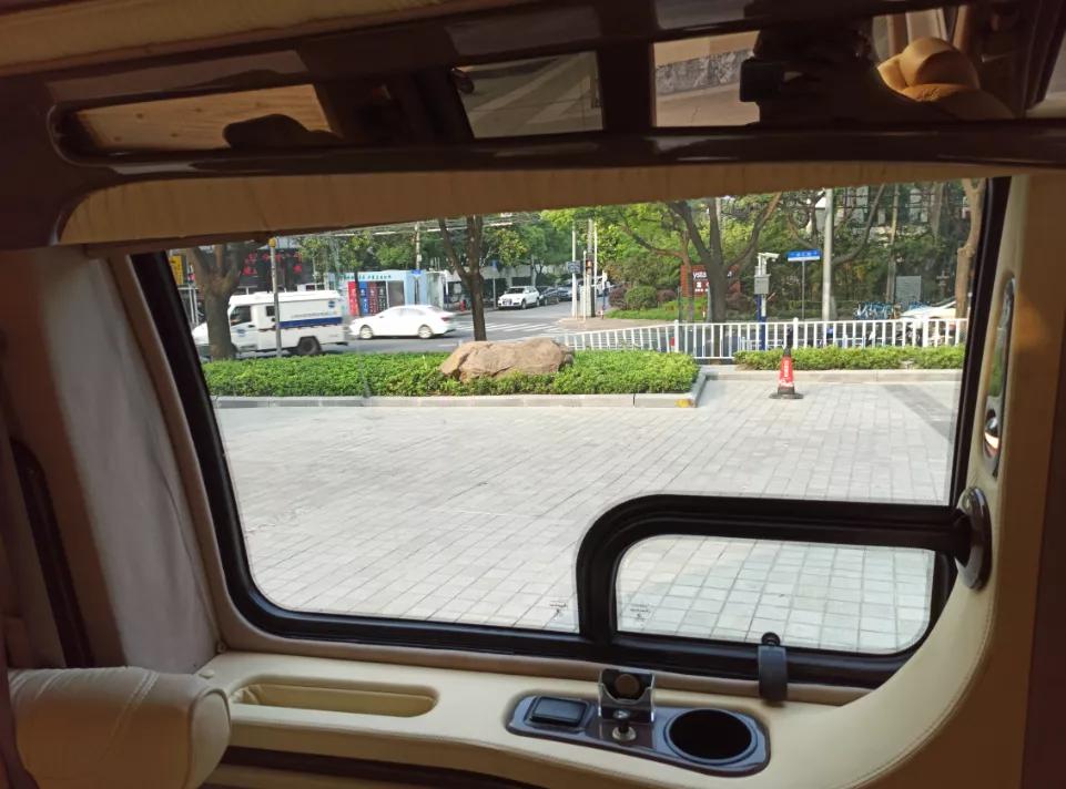 和埃尔法抗衡的保姆车,一百多万的保姆车埃尔法