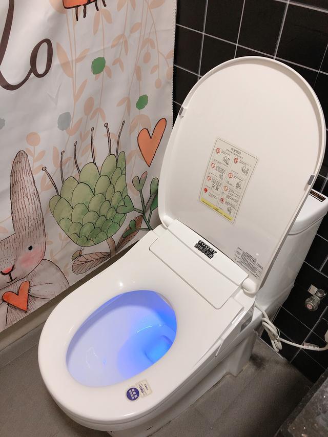 刚装修完的房子卫生间反臭怎么办,新装修的房子卫生间很臭怎么解决