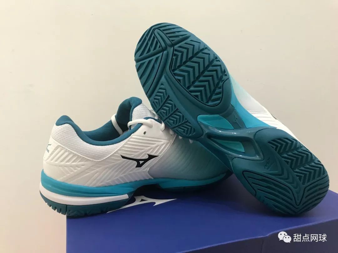 甜点君,美津浓足球鞋wave系列评测