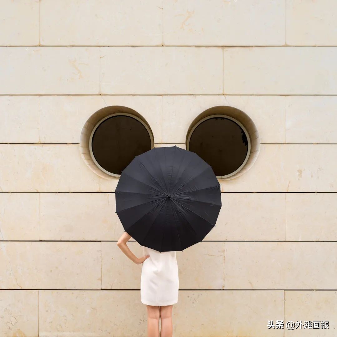 情侣旅行拍照片怎么拍出高级感,很火的一对情侣拍照很有技巧